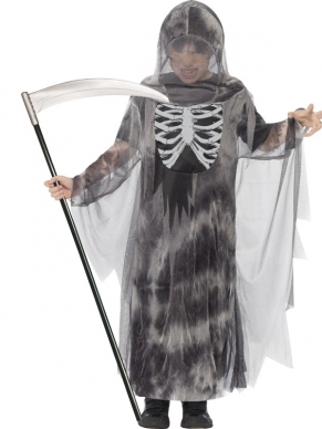 Jaag je vrienden de stuipen op het lijf met dit Ghostly Ghoul Halloween Kostuum! Het kostuum bestaat uit een lange grijze jurk met capuchon, wijde mouwen en Glow In The Dark opdruk op de borst. Je kunt ook schminksetjes, verschillende seizen en andere accessoires bij ons bestellen om je outfit compleet te maken.