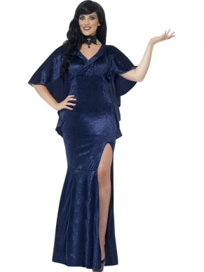 Ga deze Halloween verkleed als sexy tovenares in dit Curves Sorceress Halloween Kostuum! De donkerblauwe jurk heeft wijde mouwen en een hoge split. Om de outfit compleet te maken met een pruik of andere accessoires kunt u ook bij ons terecht!