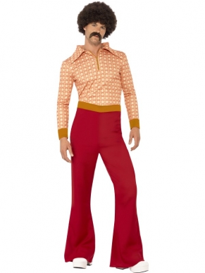 Authentic 70's Heren Kostuum - het kostuum bestaat uit een oranje top met lange mouwen en print en een rode lange broek met hoge taille en uitlopende pijpen. Helemaal leuk: wij verkopen ook eenzelfde vrouwenkostuum, dus ga verkleed als koppel! Om de outfit compleet te maken kun je ook verschillende pruiken en andere accessoires bij ons bestellen.