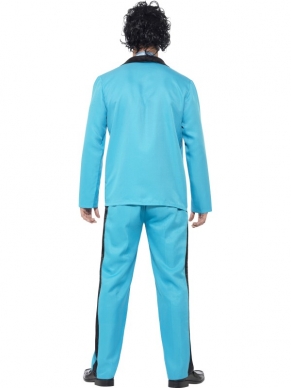 80's Prom King Kostuum - het kostuum bestaat uit een lichtblauwe jas, een bijpassende lange broek en een lichtblauwe blouse. Om de outfit compleet te maken kun je ook verschillende pruiken en andere accessoires bij ons bestellen.
