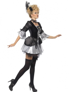 Fever Baroque Fantasy Kostuum - het korte zilveren jurkje heeft een aangehecht zwart jasje met peplums. Om de outfit compleet te maken met een pruik, een panty, kousen of andere accessoires kun je ook bij ons terecht!