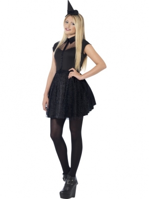 Glitter Witch Kostuum - het kostuum bestaat uit een zwart jurkje met glitters en een zwarte diadeem met heksenhoedje. Wij verkopen ook schmink setjes en andere accessoires om de outfit compleet te maken!